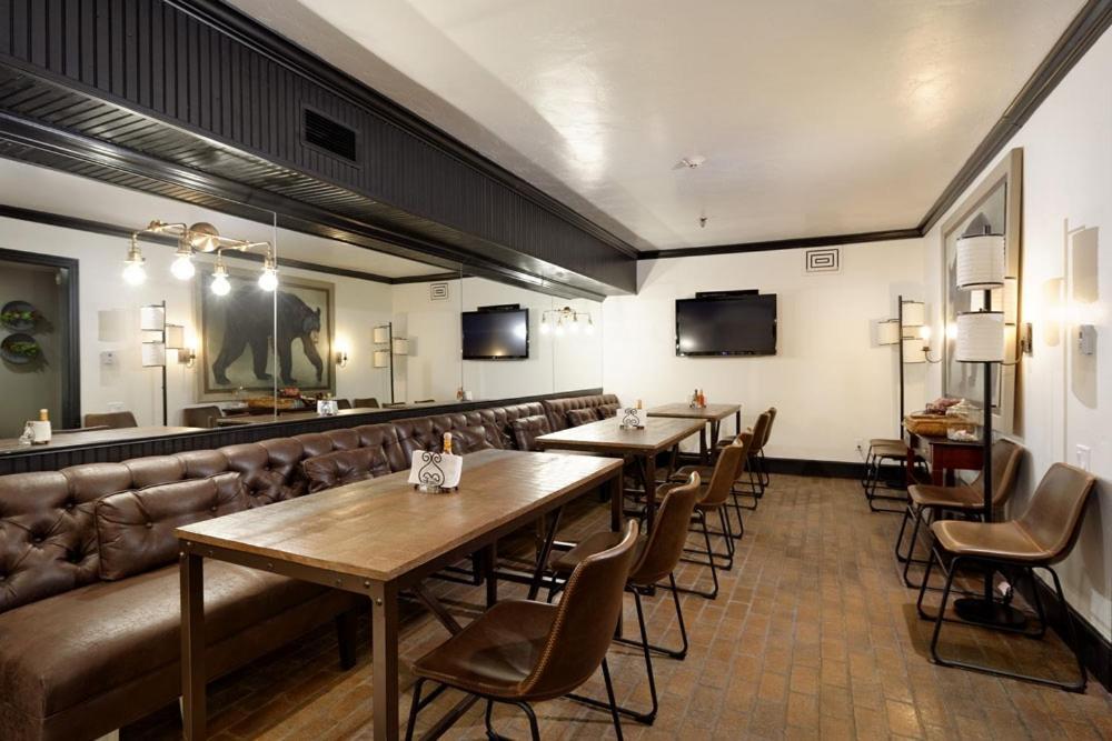 Independence Square Unit 313, Downtown Hotel Room In Aspen With Rooftop Hot Tub 외부 사진